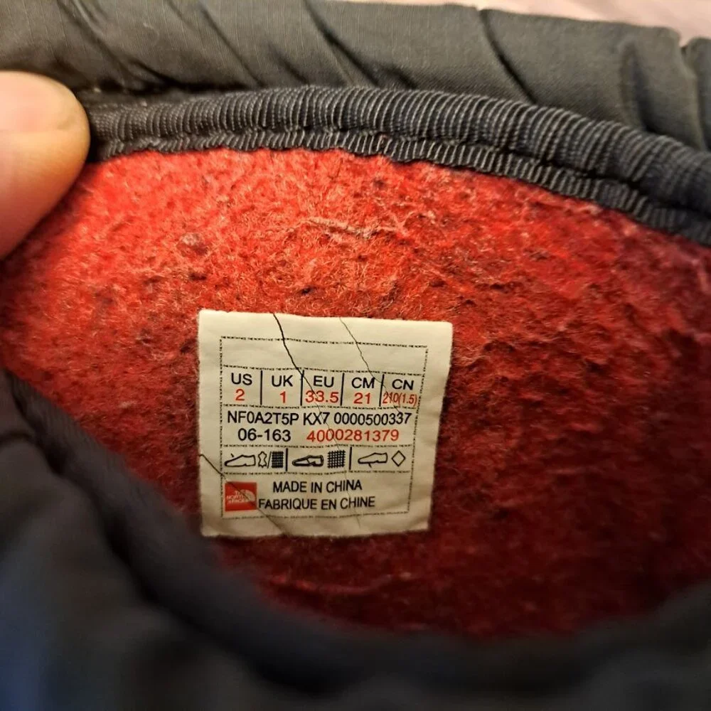North‎ Face Kids Alpenglow IV black snow boots size 2 lace up